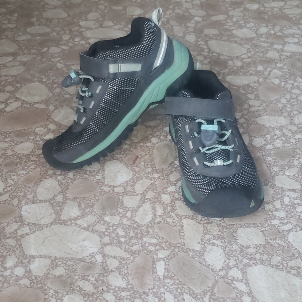 Keen kids shoes size 11